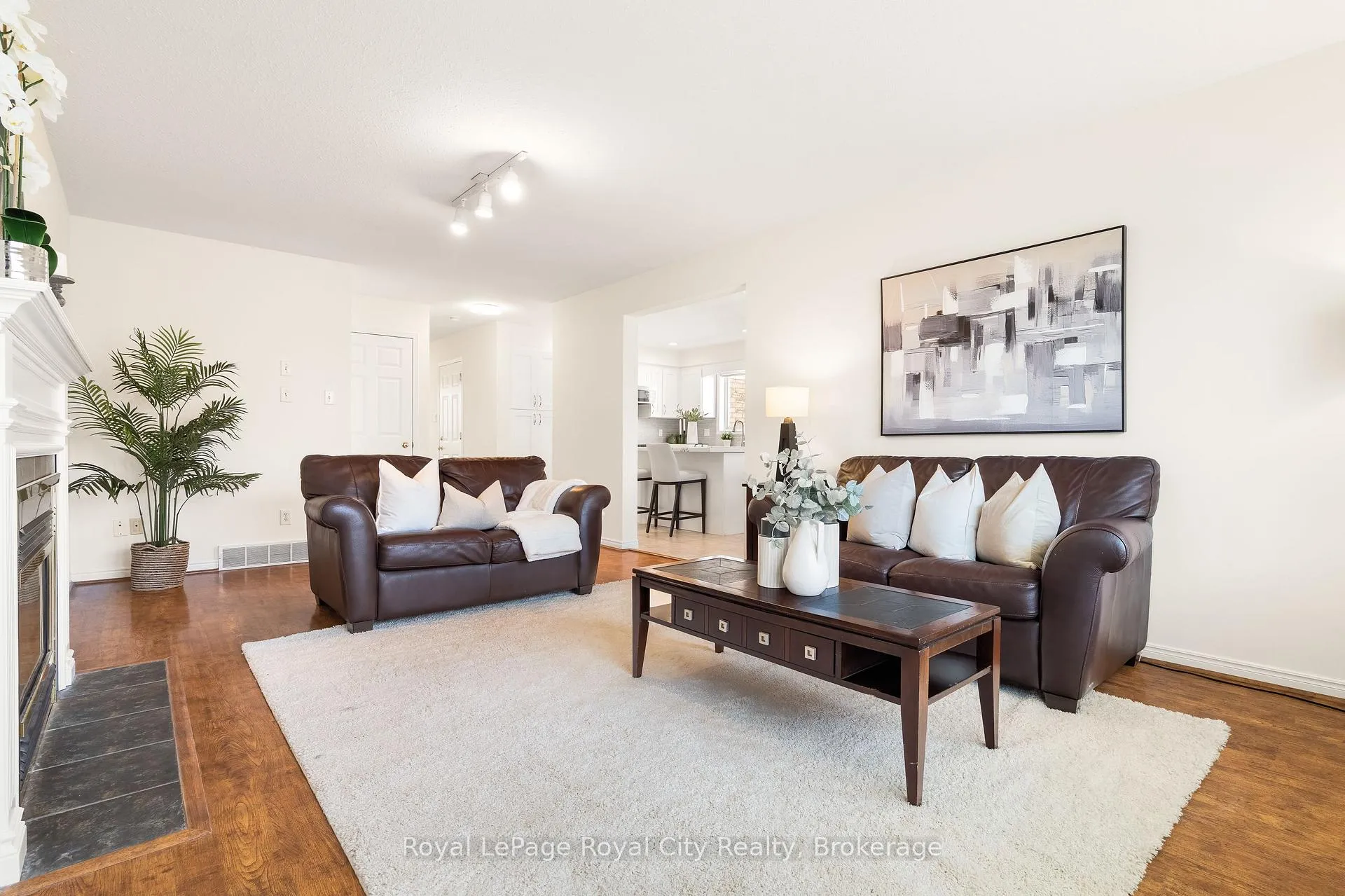Photo 13 of 118 Clairfields Drive W, Guelph, Clairfields/Hanlon Business Park — HOMEH
