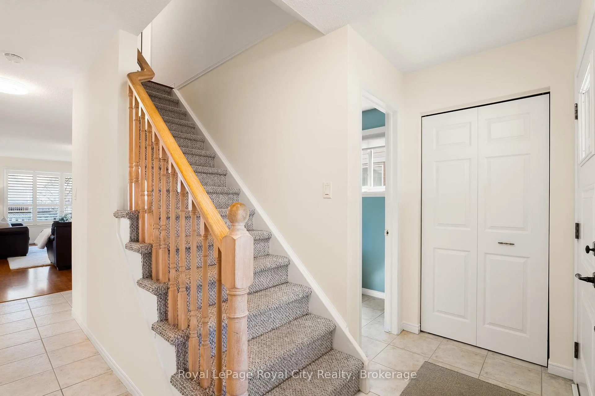 Photo 18 of 118 Clairfields Drive W, Guelph, Clairfields/Hanlon Business Park — HOMEH