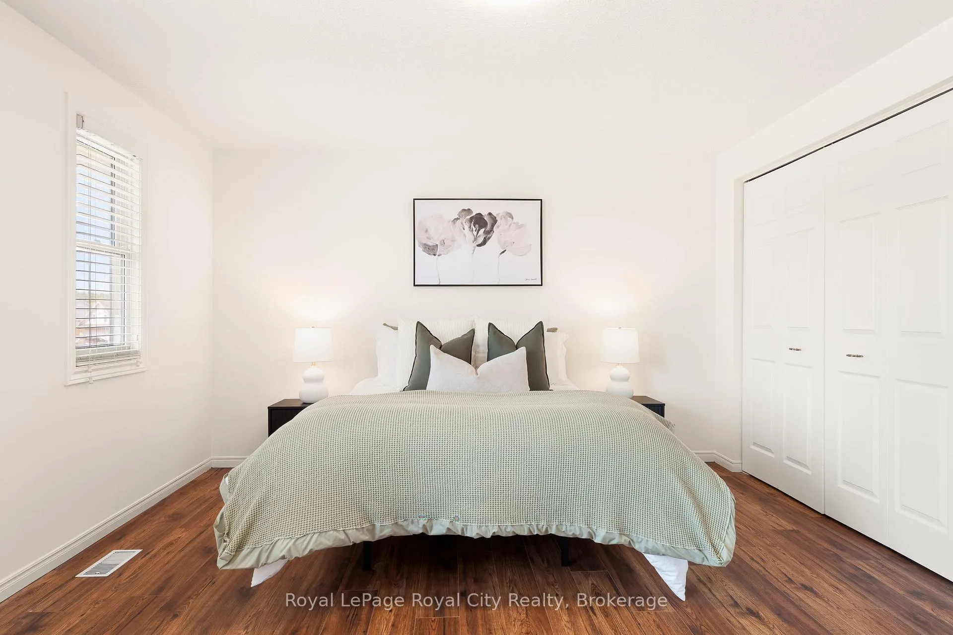 Photo 19 of 118 Clairfields Drive W, Guelph, Clairfields/Hanlon Business Park — HOMEH
