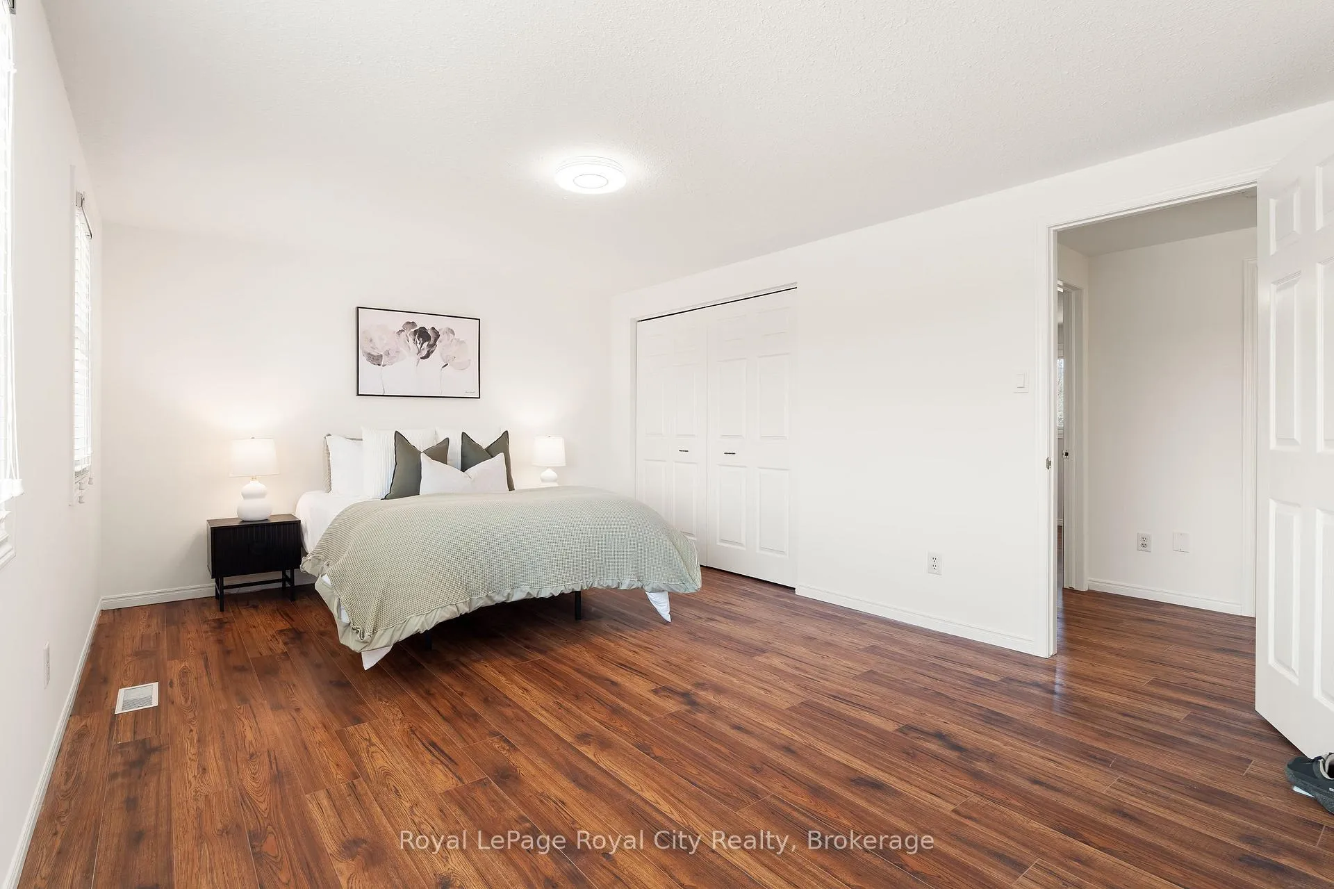 Photo 21 of 118 Clairfields Drive W, Guelph, Clairfields/Hanlon Business Park — HOMEH