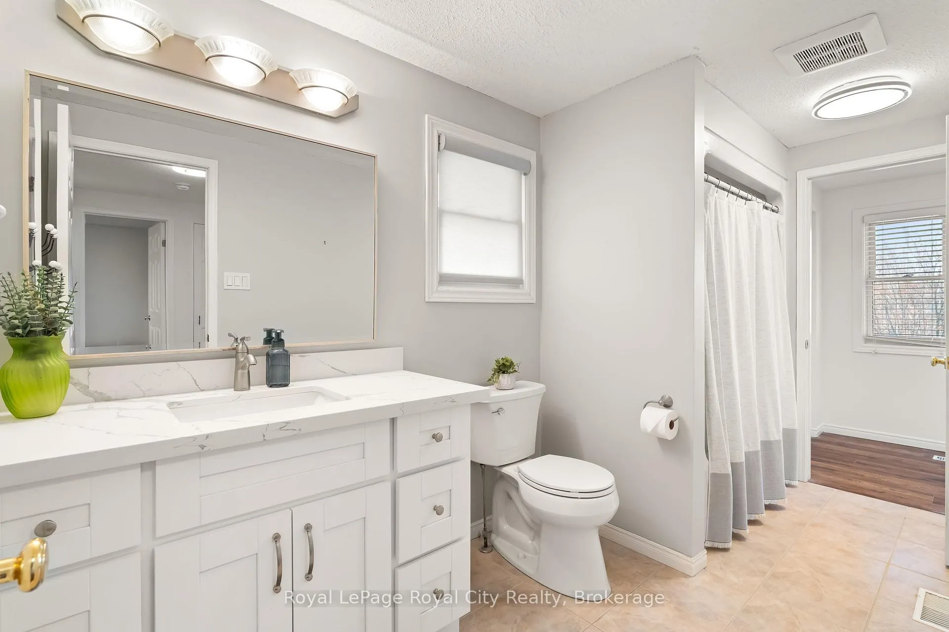 Photo 22 of 118 Clairfields Drive W, Guelph, Clairfields/Hanlon Business Park — HOMEH
