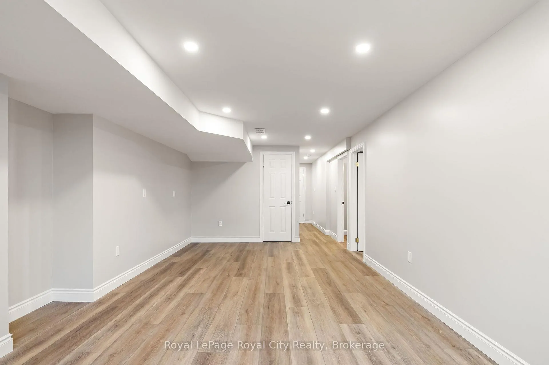 Photo 30 of 118 Clairfields Drive W, Guelph, Clairfields/Hanlon Business Park — HOMEH