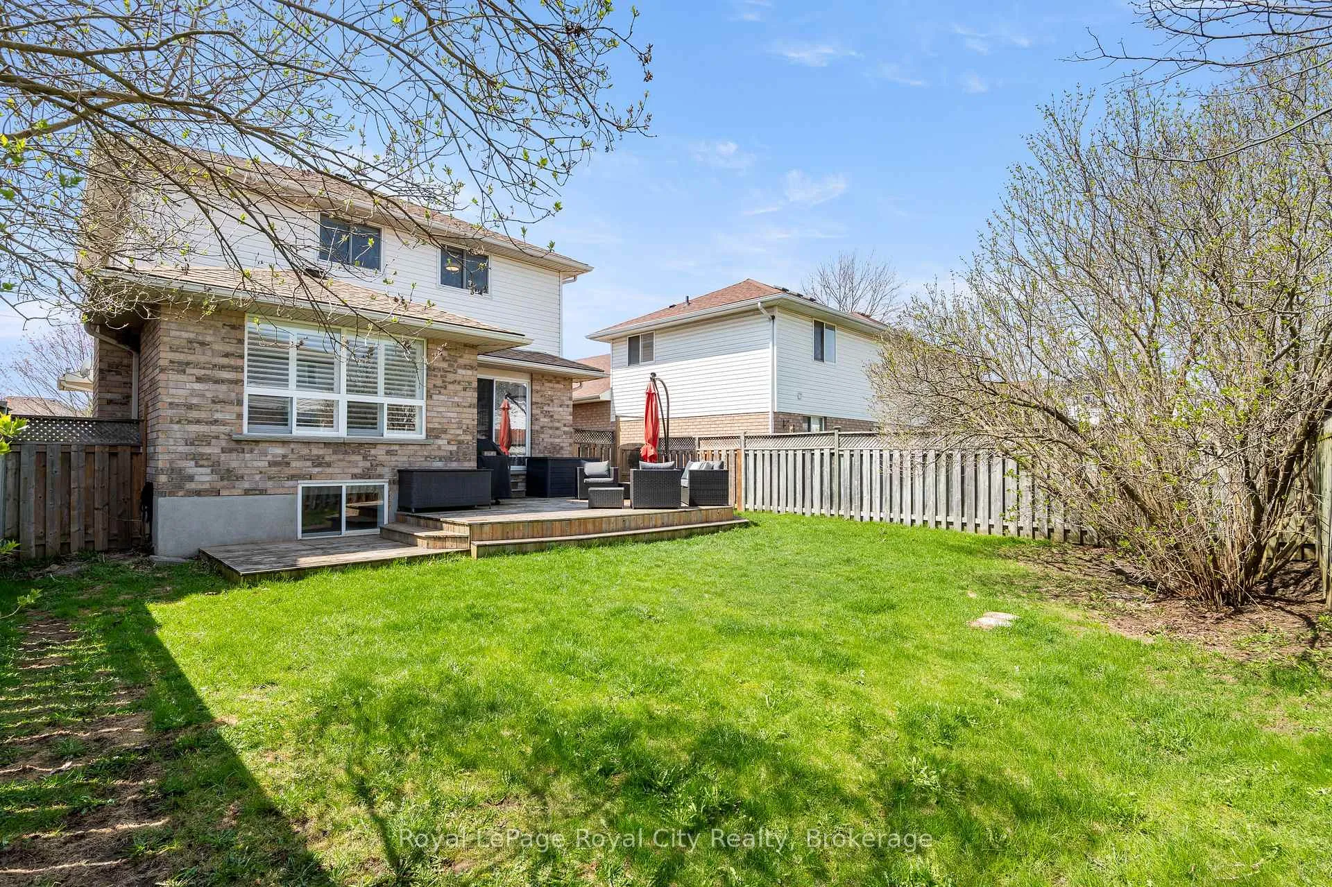 Photo 36 of 118 Clairfields Drive W, Guelph, Clairfields/Hanlon Business Park — HOMEH