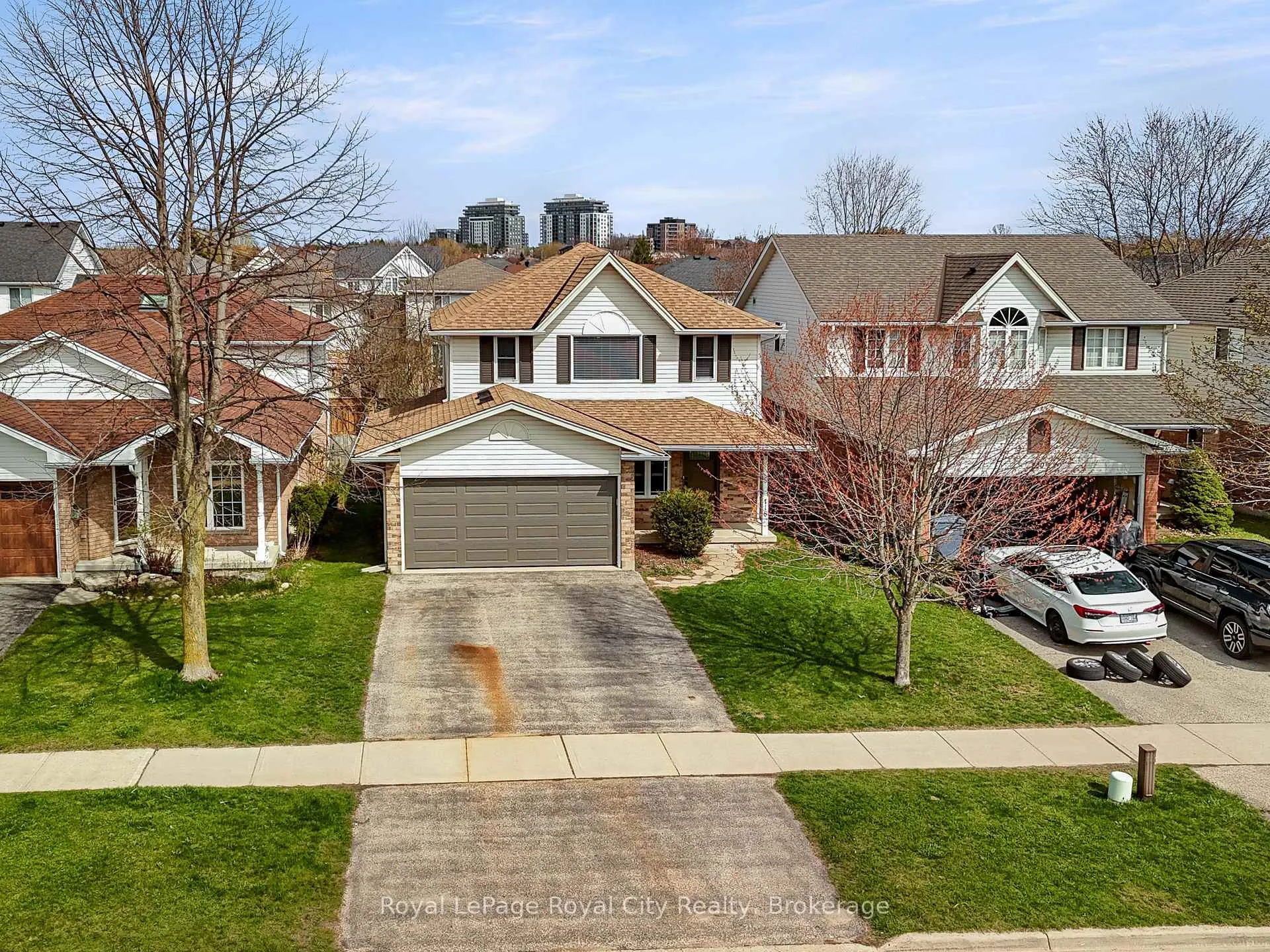 Photo 39 of 118 Clairfields Drive W, Guelph, Clairfields/Hanlon Business Park — HOMEH