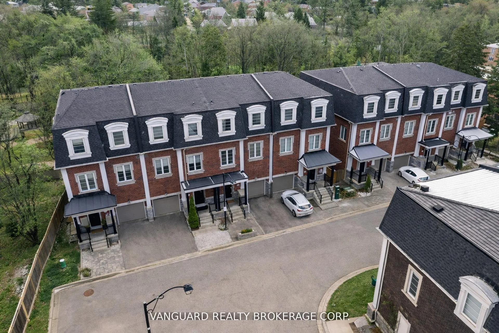 Photo 2 of 8331 Islington Avenue, Vaughan, Islington Woods — HOMEH