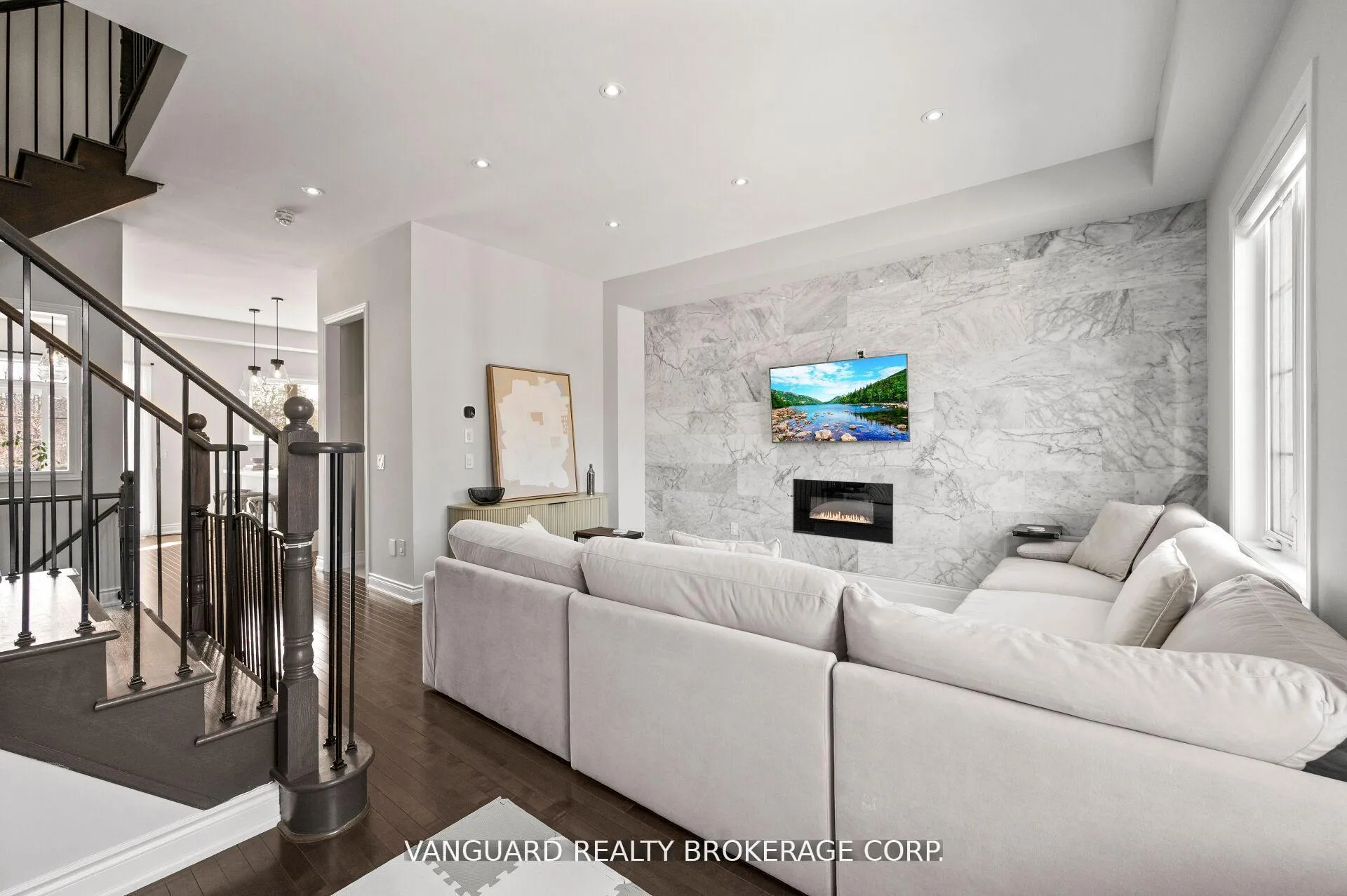 Photo 10 of 8331 Islington Avenue, Vaughan, Islington Woods — HOMEH