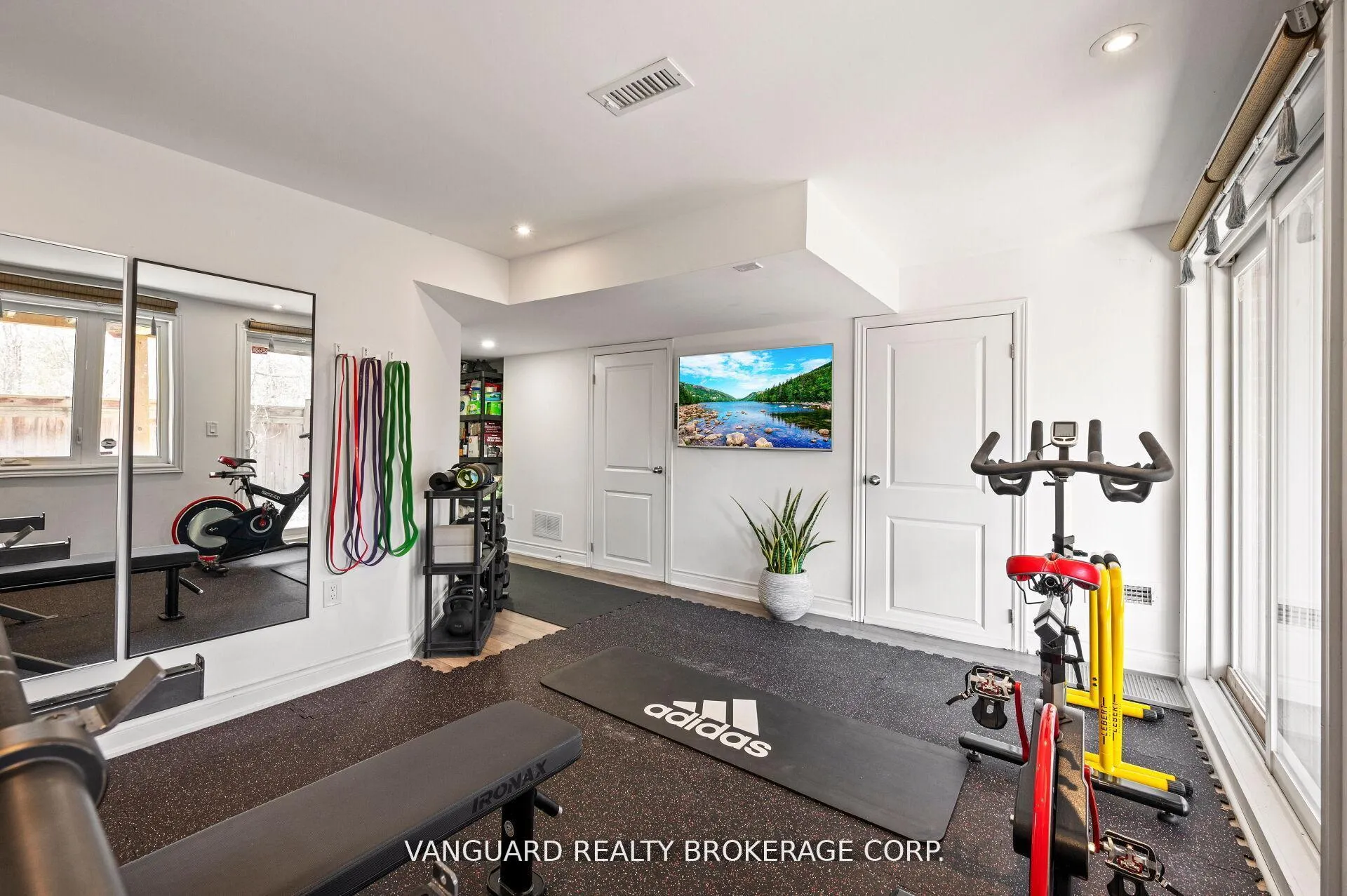 Photo 39 of 8331 Islington Avenue, Vaughan, Islington Woods — HOMEH