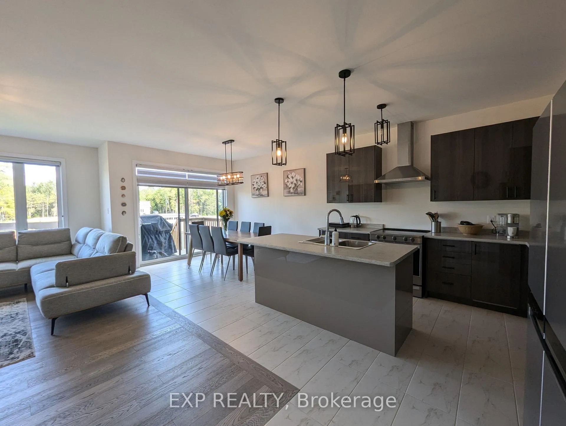 Photo 2 of 196 Ramblewood Drive, Wasaga Beach — HOMEH