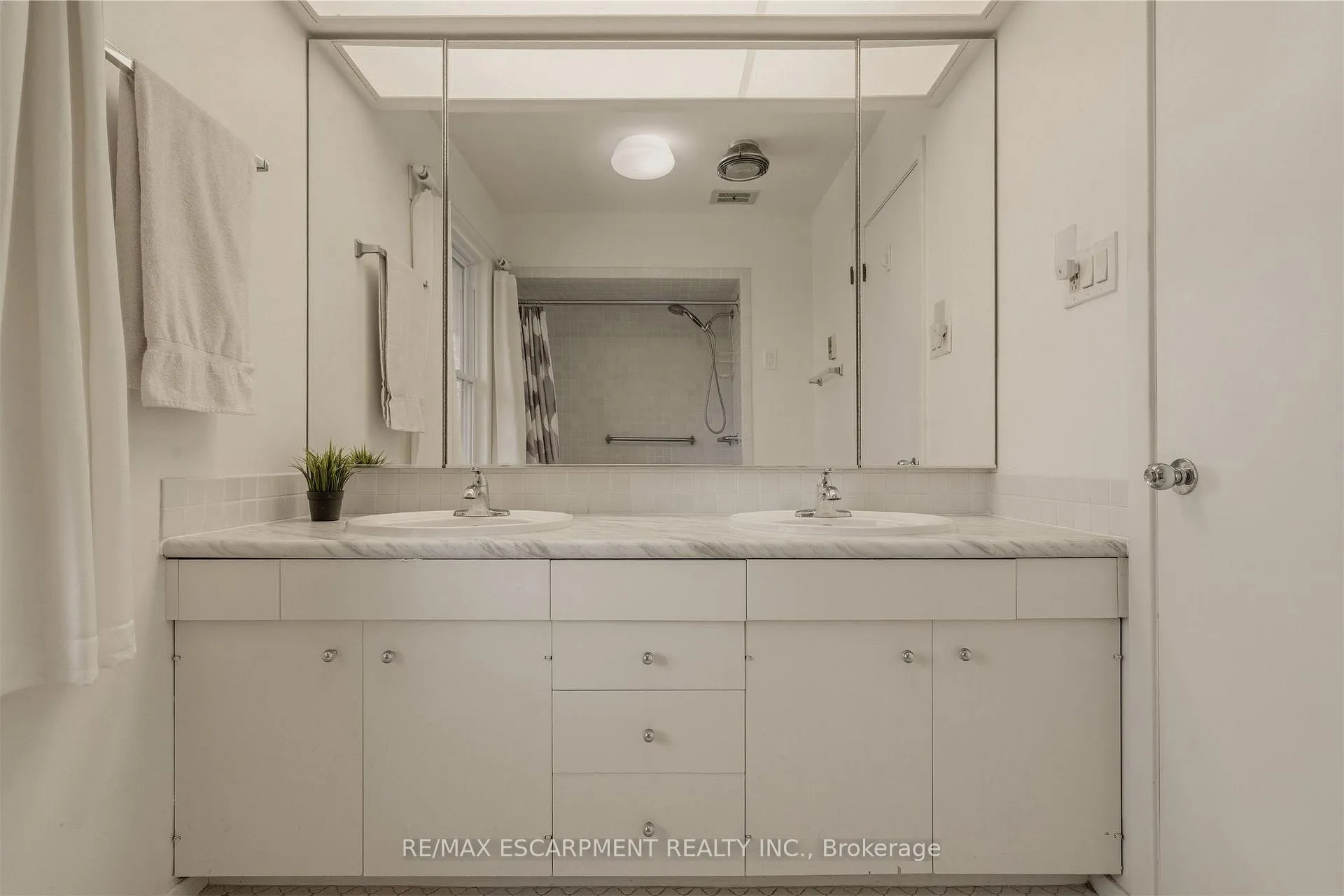 Photo 35 of 88 Bertram Drive, Hamilton, Dundas — HOMEH