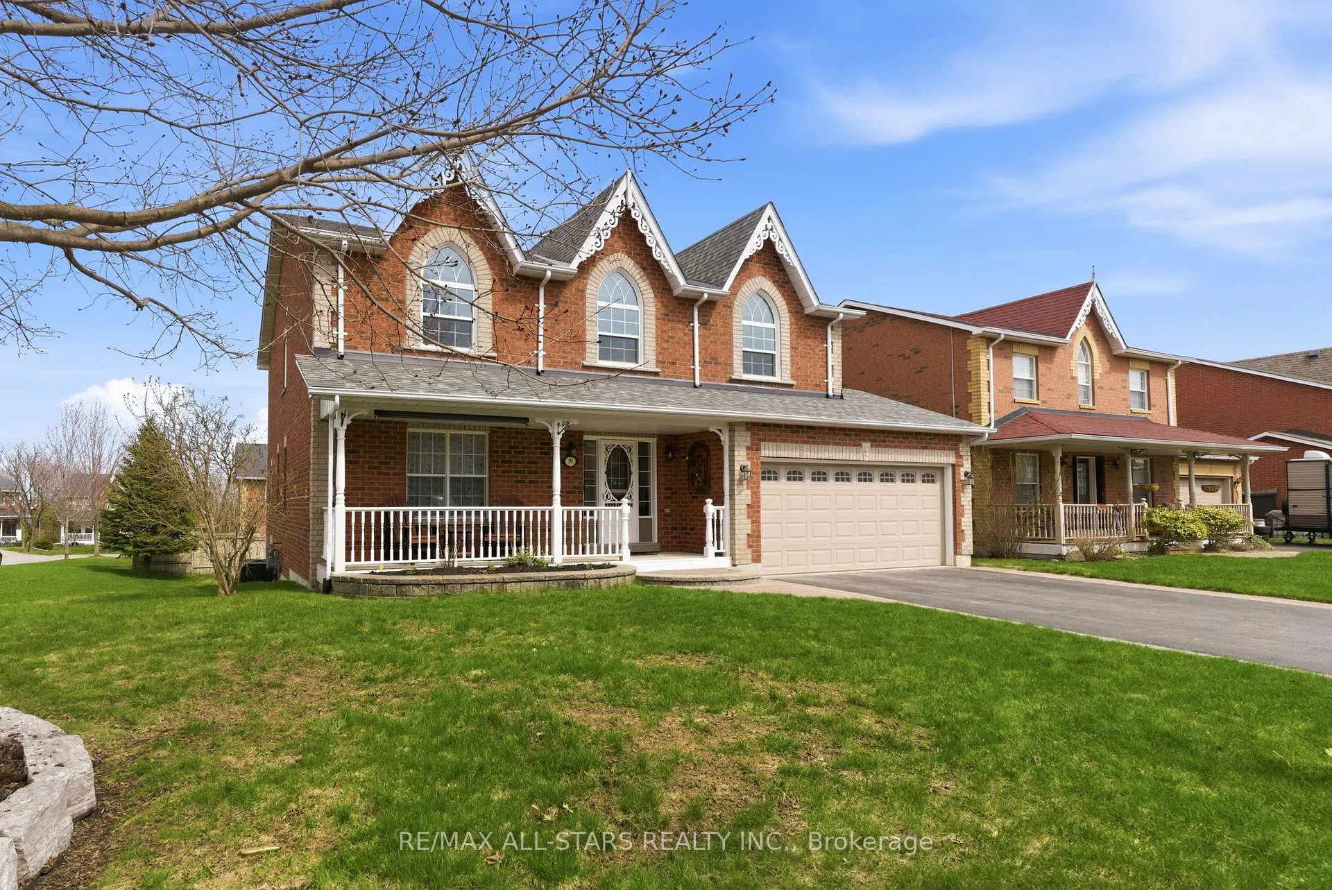 Photo 2 of 19 Galloway Crescent, Uxbridge — HOMEH