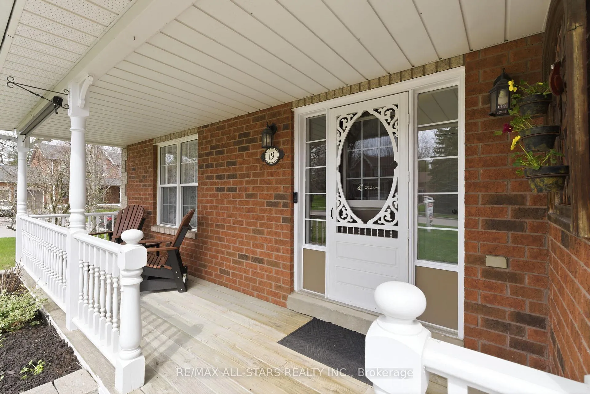 Photo 3 of 19 Galloway Crescent, Uxbridge — HOMEH