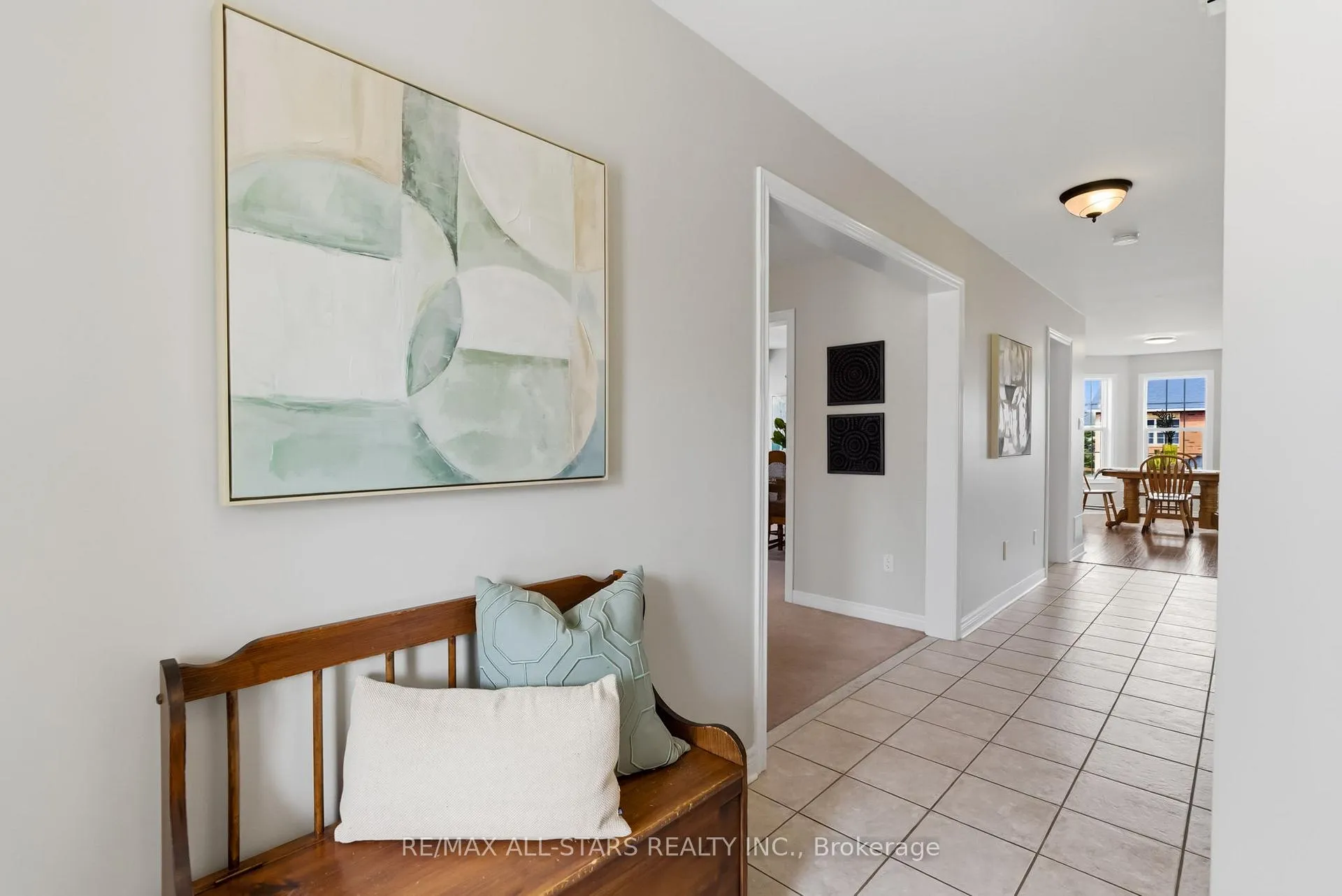 Photo 4 of 19 Galloway Crescent, Uxbridge — HOMEH