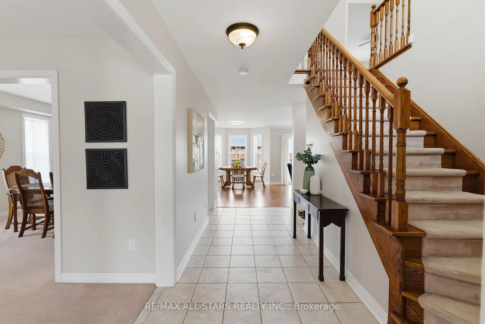 Photo 5 of 19 Galloway Crescent, Uxbridge — HOMEH