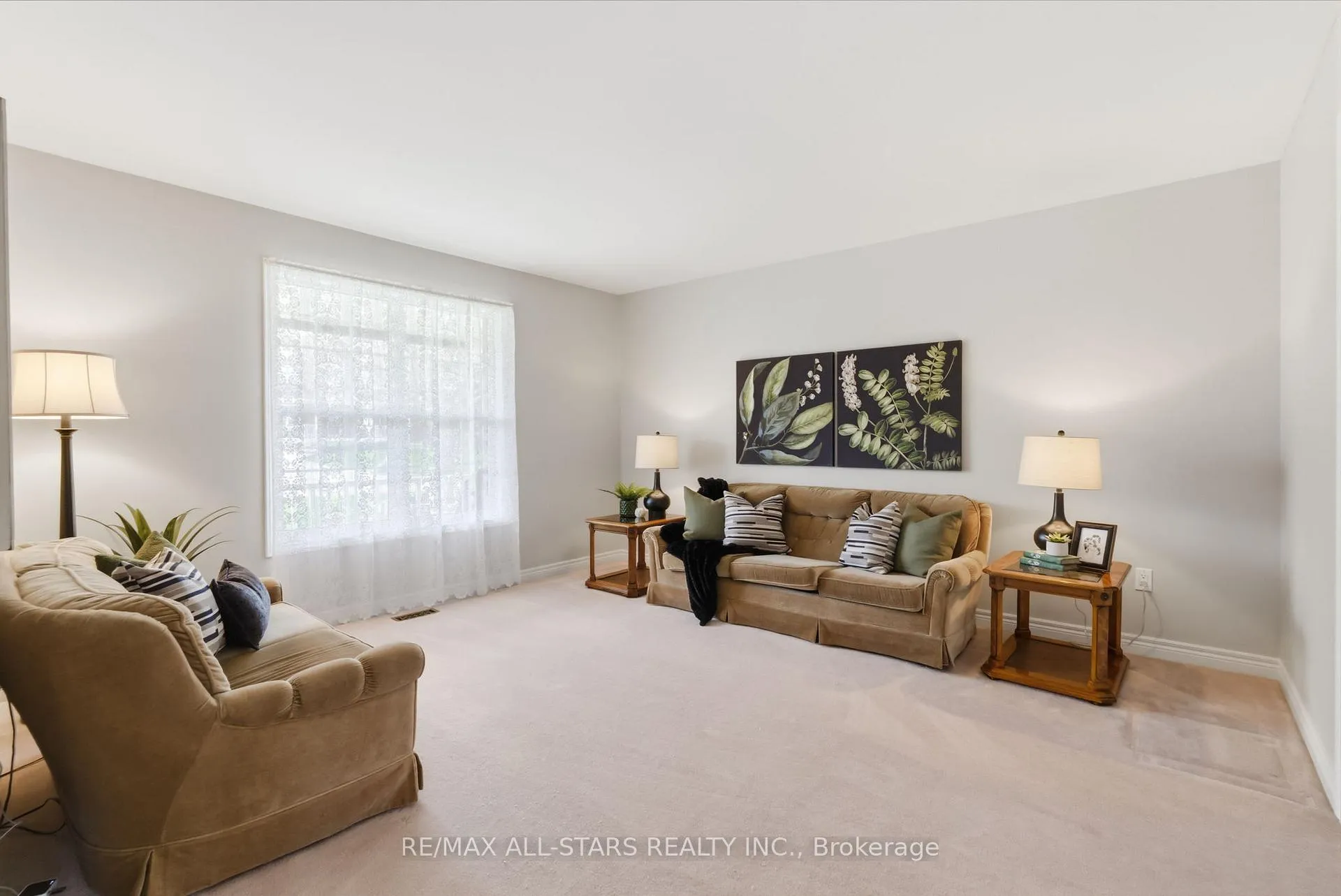 Photo 6 of 19 Galloway Crescent, Uxbridge — HOMEH