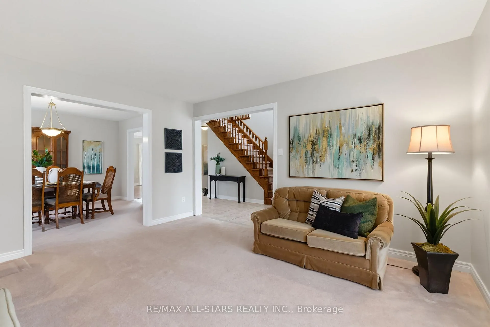 Photo 8 of 19 Galloway Crescent, Uxbridge — HOMEH
