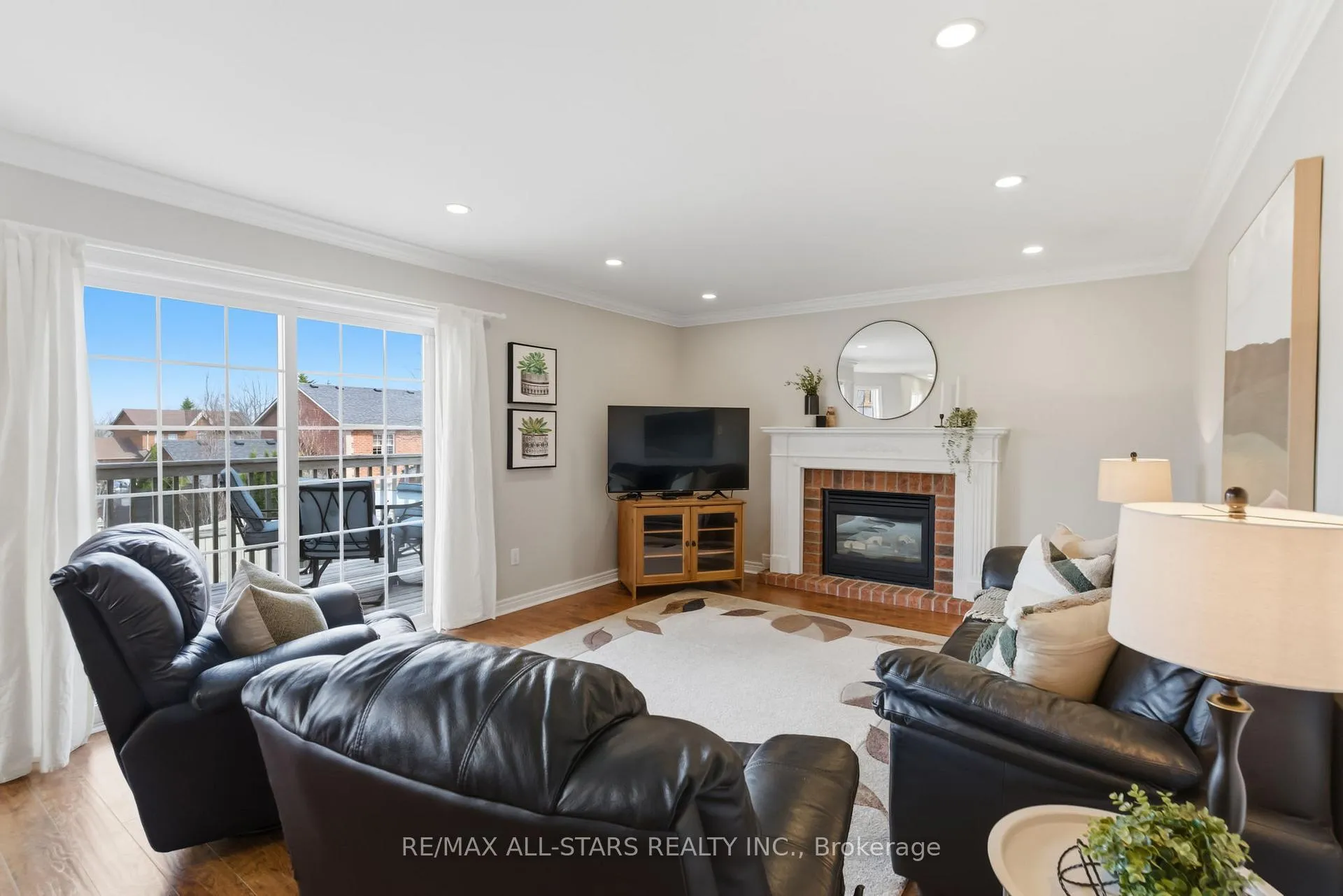 Photo 13 of 19 Galloway Crescent, Uxbridge — HOMEH