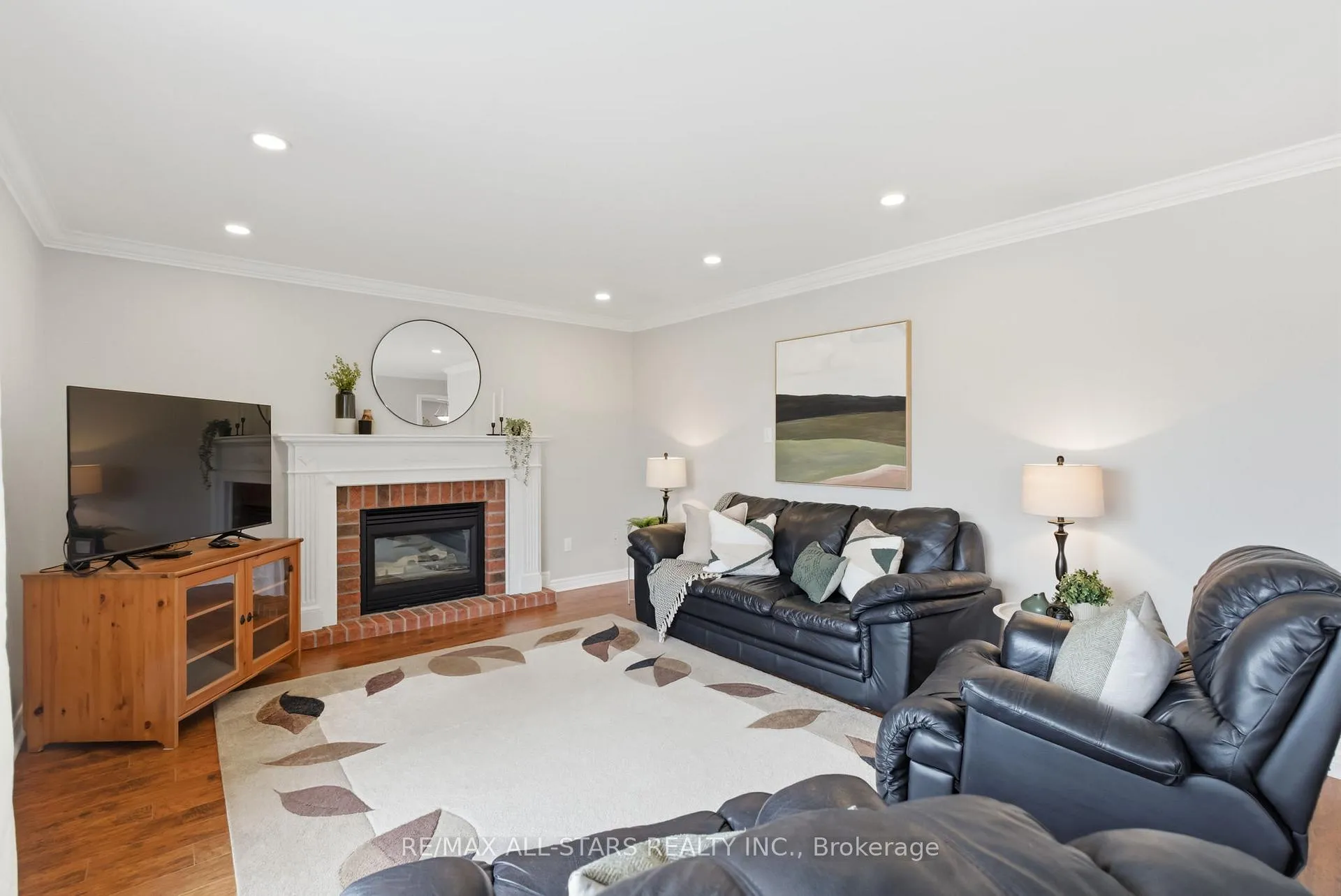 Photo 14 of 19 Galloway Crescent, Uxbridge — HOMEH