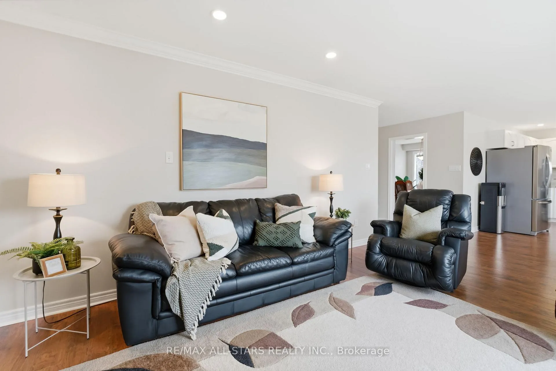 Photo 15 of 19 Galloway Crescent, Uxbridge — HOMEH