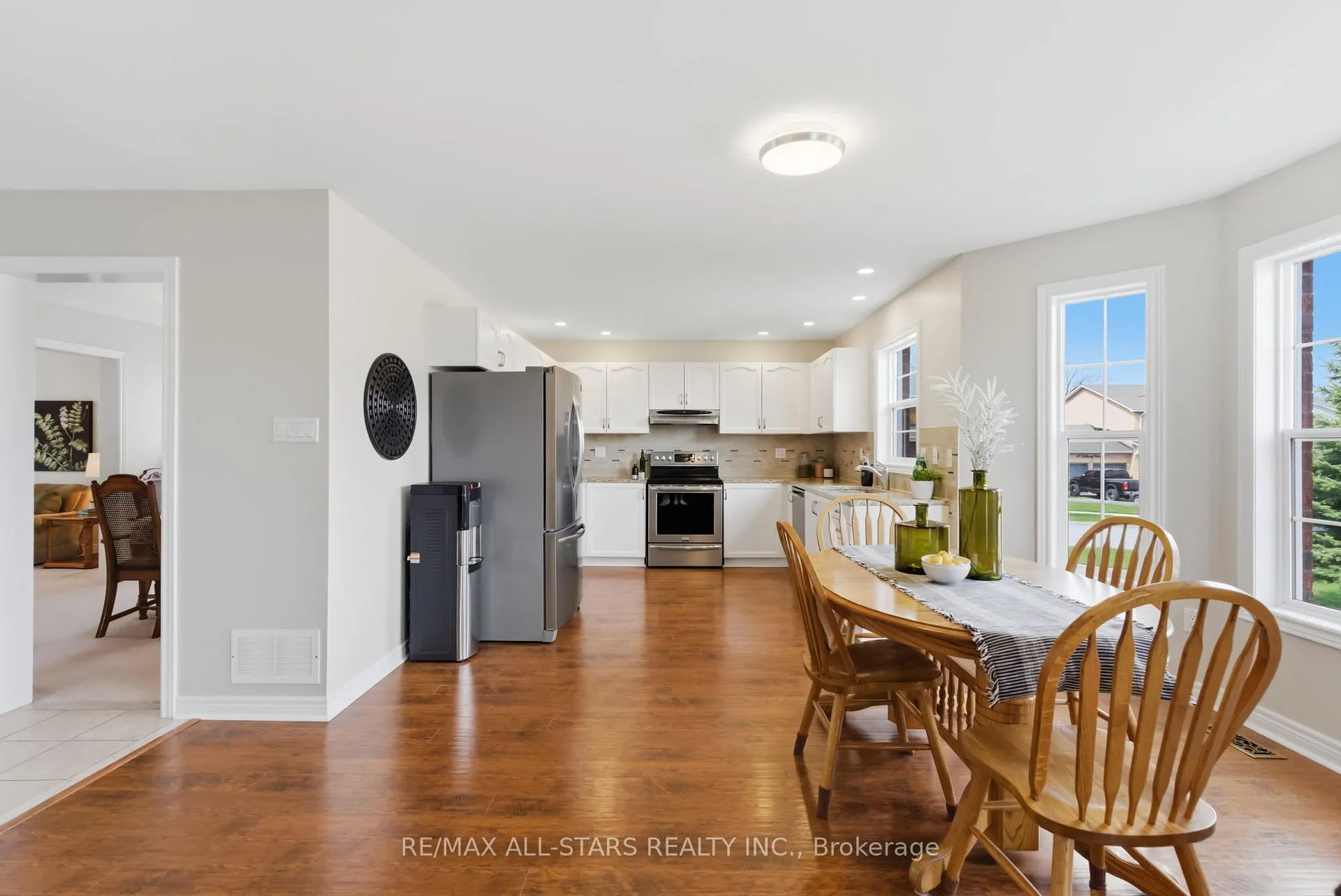 Photo 17 of 19 Galloway Crescent, Uxbridge — HOMEH
