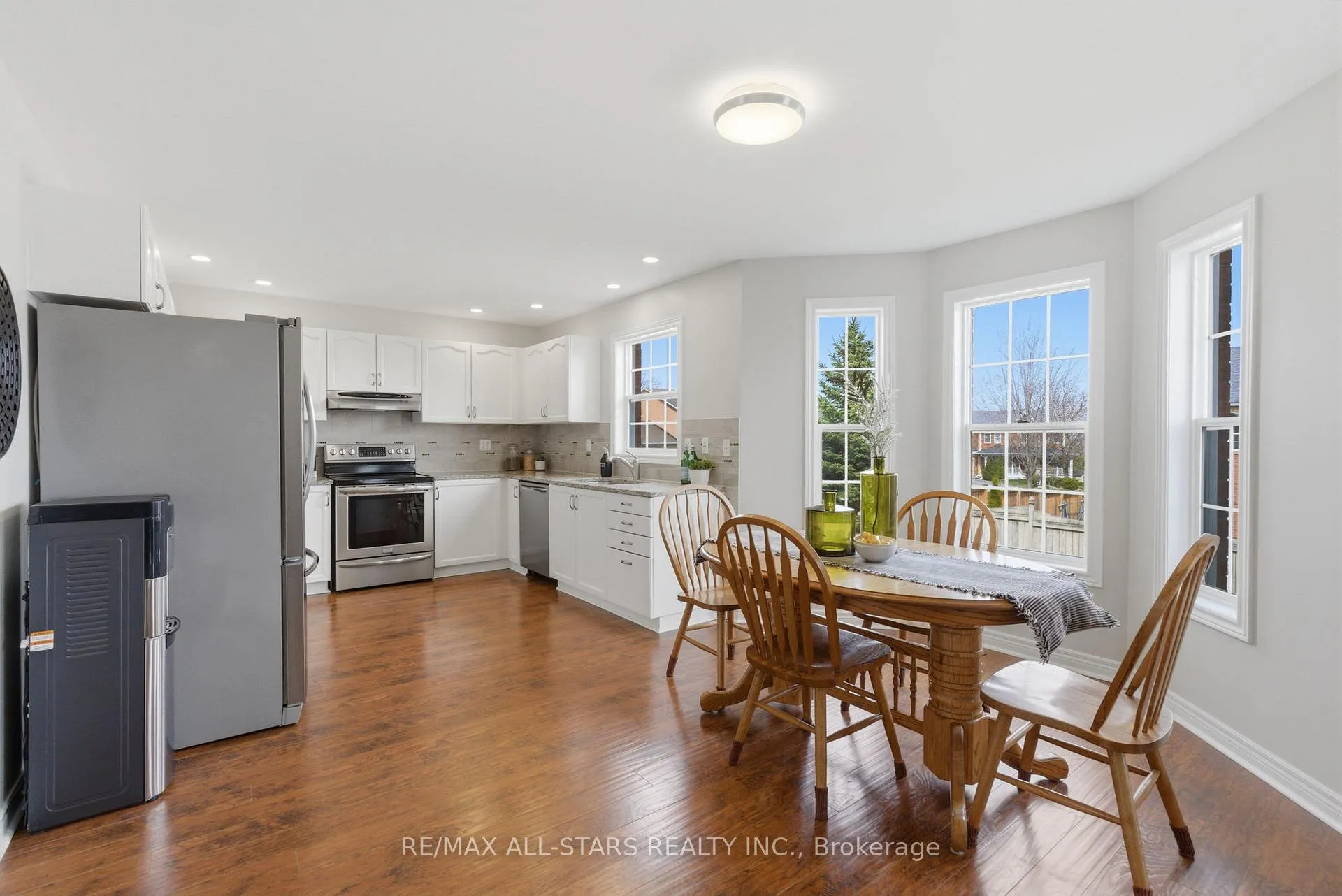 Photo 18 of 19 Galloway Crescent, Uxbridge — HOMEH