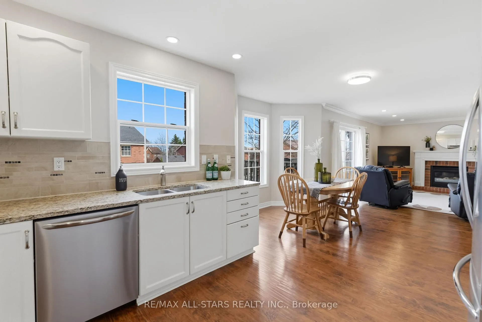 Photo 21 of 19 Galloway Crescent, Uxbridge — HOMEH
