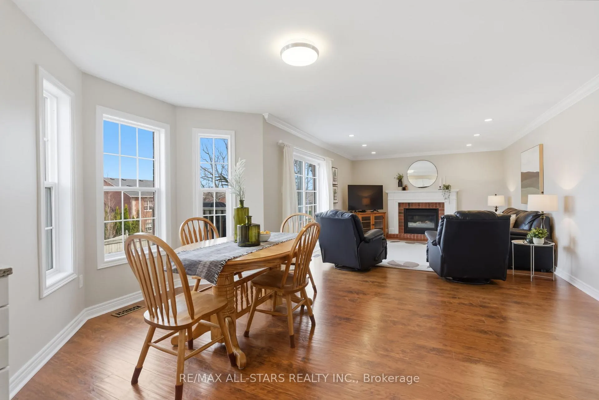 Photo 22 of 19 Galloway Crescent, Uxbridge — HOMEH