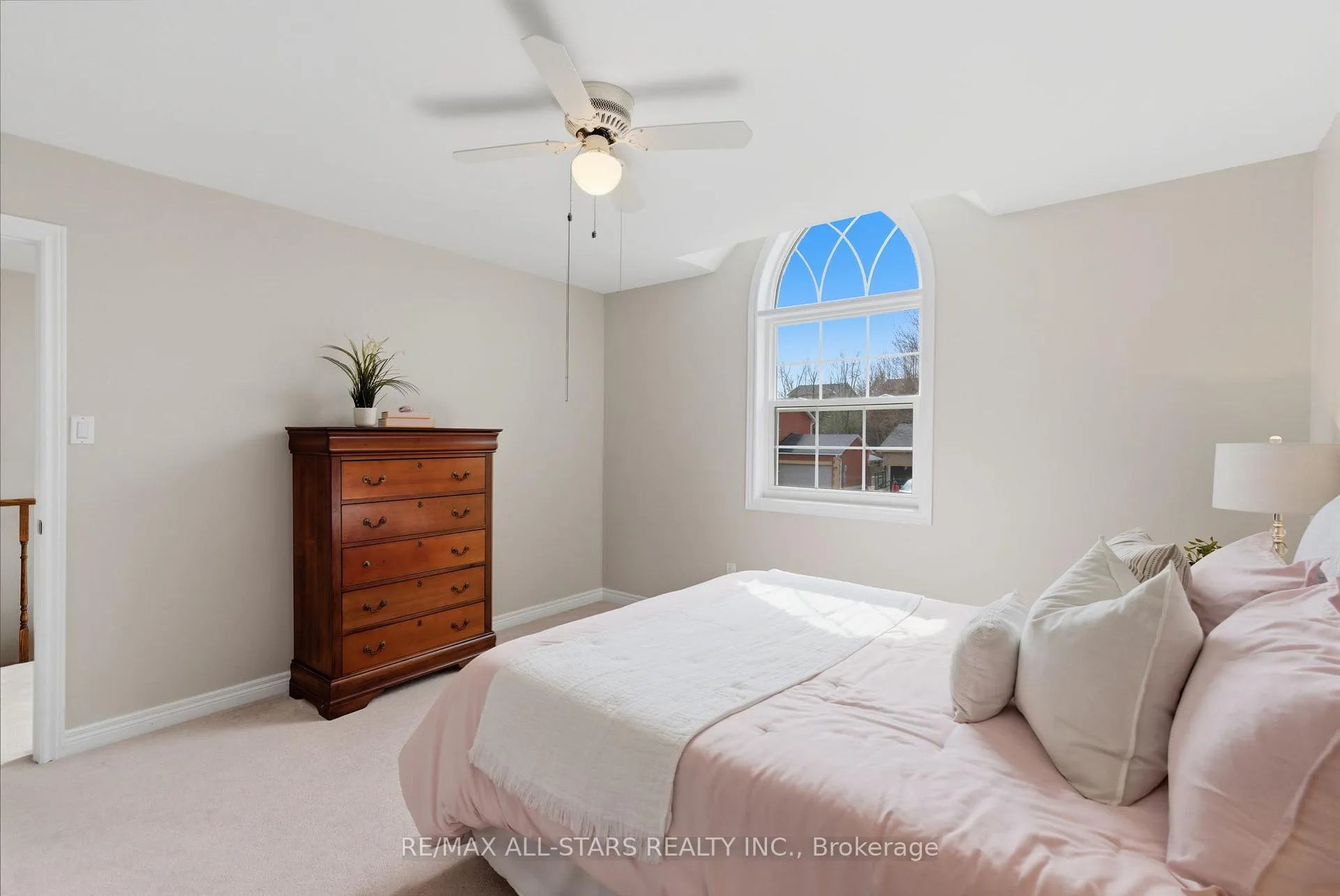 Photo 39 of 19 Galloway Crescent, Uxbridge — HOMEH