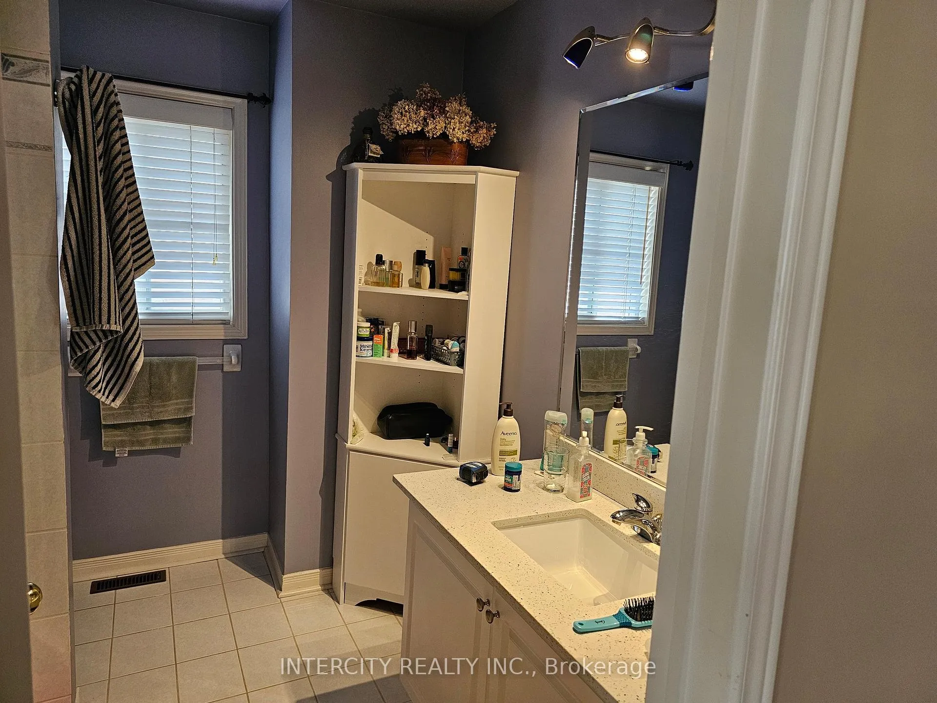 Photo 13 of 26 Zia Dodda Crescent, Brampton, Brampton East — HOMEH