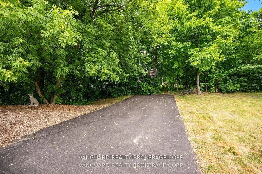 Photo 6 of 80 Kleins Crescent, Vaughan, Kleinburg — HOMEH
