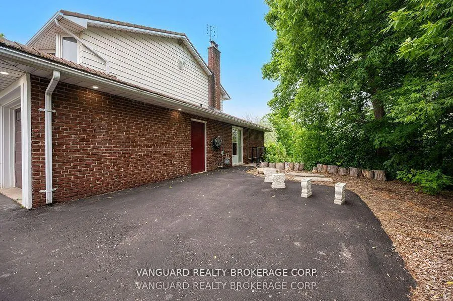 Photo 7 of 80 Kleins Crescent, Vaughan, Kleinburg — HOMEH