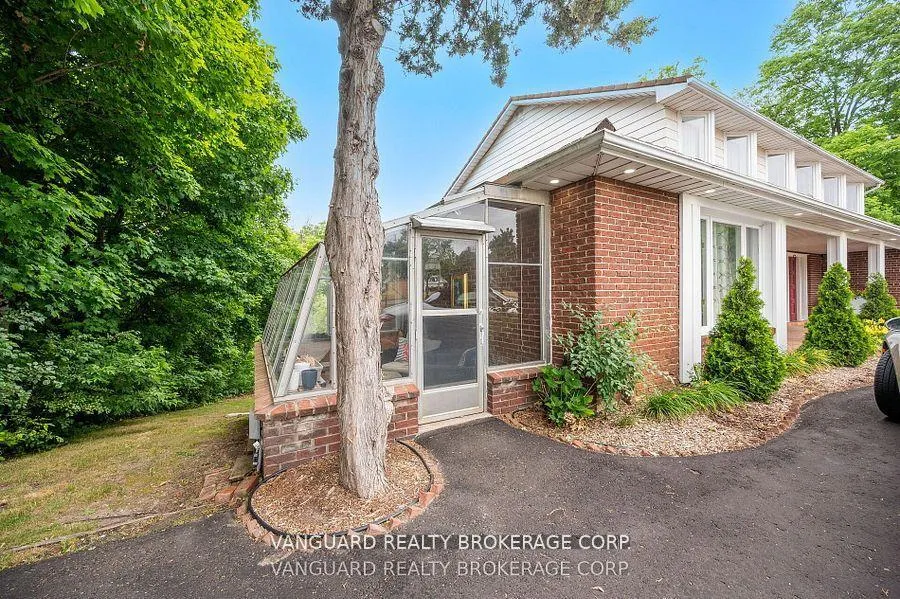 Photo 10 of 80 Kleins Crescent, Vaughan, Kleinburg — HOMEH