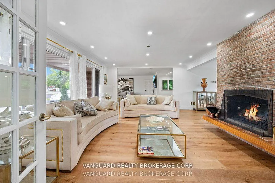 Photo 16 of 80 Kleins Crescent, Vaughan, Kleinburg — HOMEH