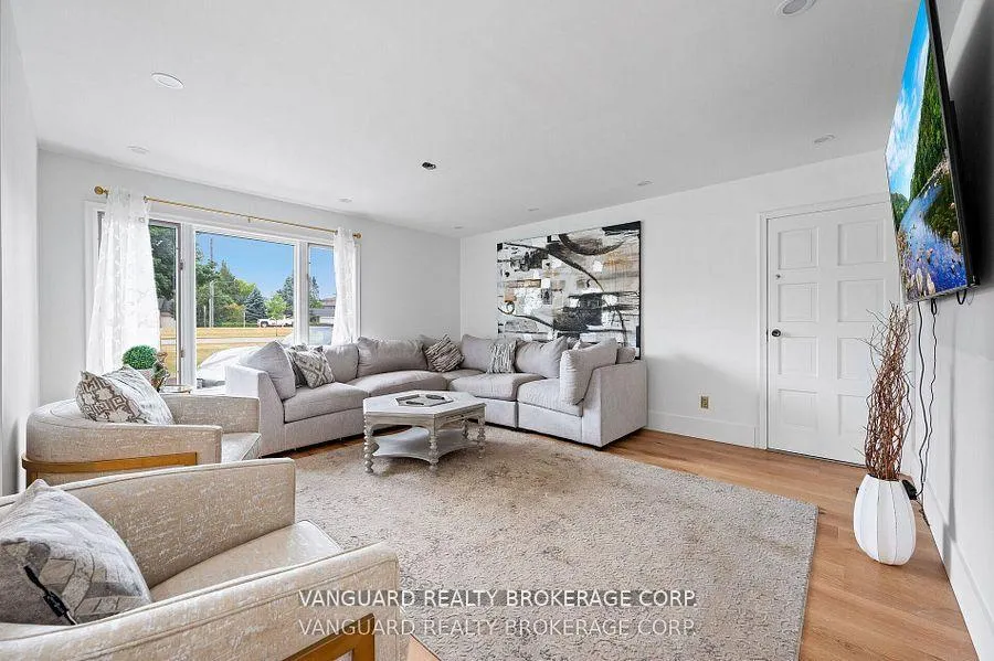 Photo 20 of 80 Kleins Crescent, Vaughan, Kleinburg — HOMEH