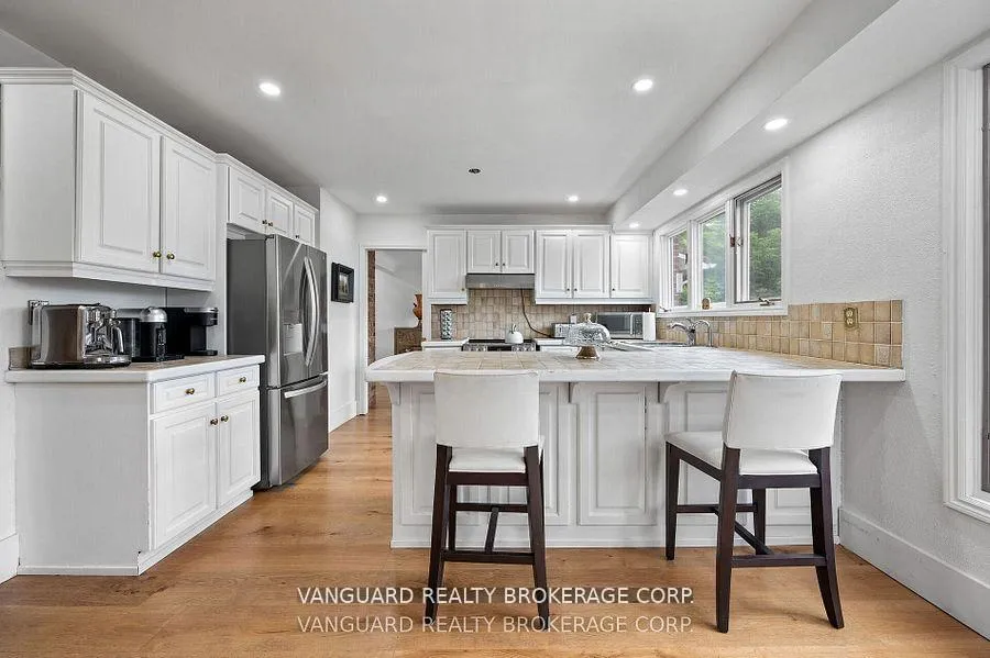 Photo 26 of 80 Kleins Crescent, Vaughan, Kleinburg — HOMEH