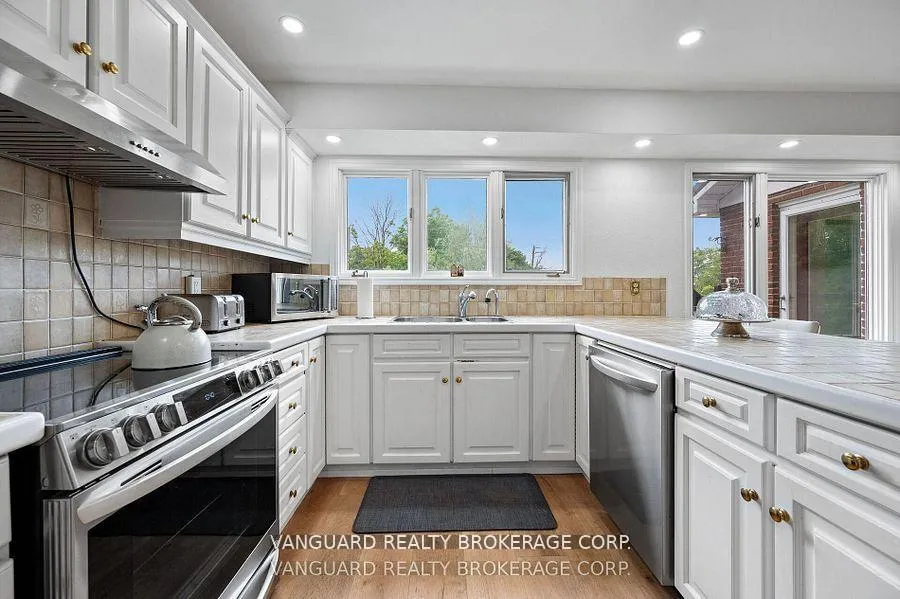Photo 29 of 80 Kleins Crescent, Vaughan, Kleinburg — HOMEH