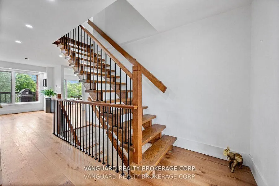 Photo 36 of 80 Kleins Crescent, Vaughan, Kleinburg — HOMEH