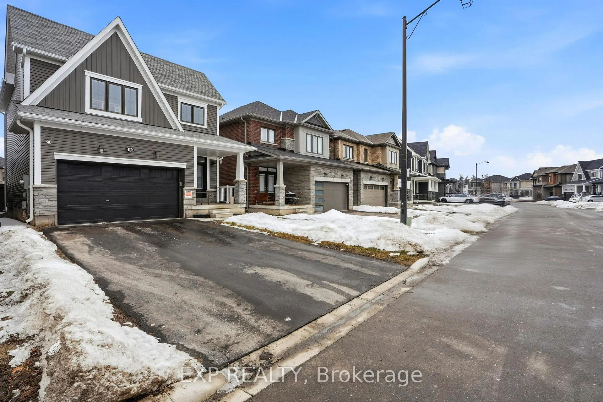 Photo 2 of 19 Hawick Crescent, Haldimand — HOMEH