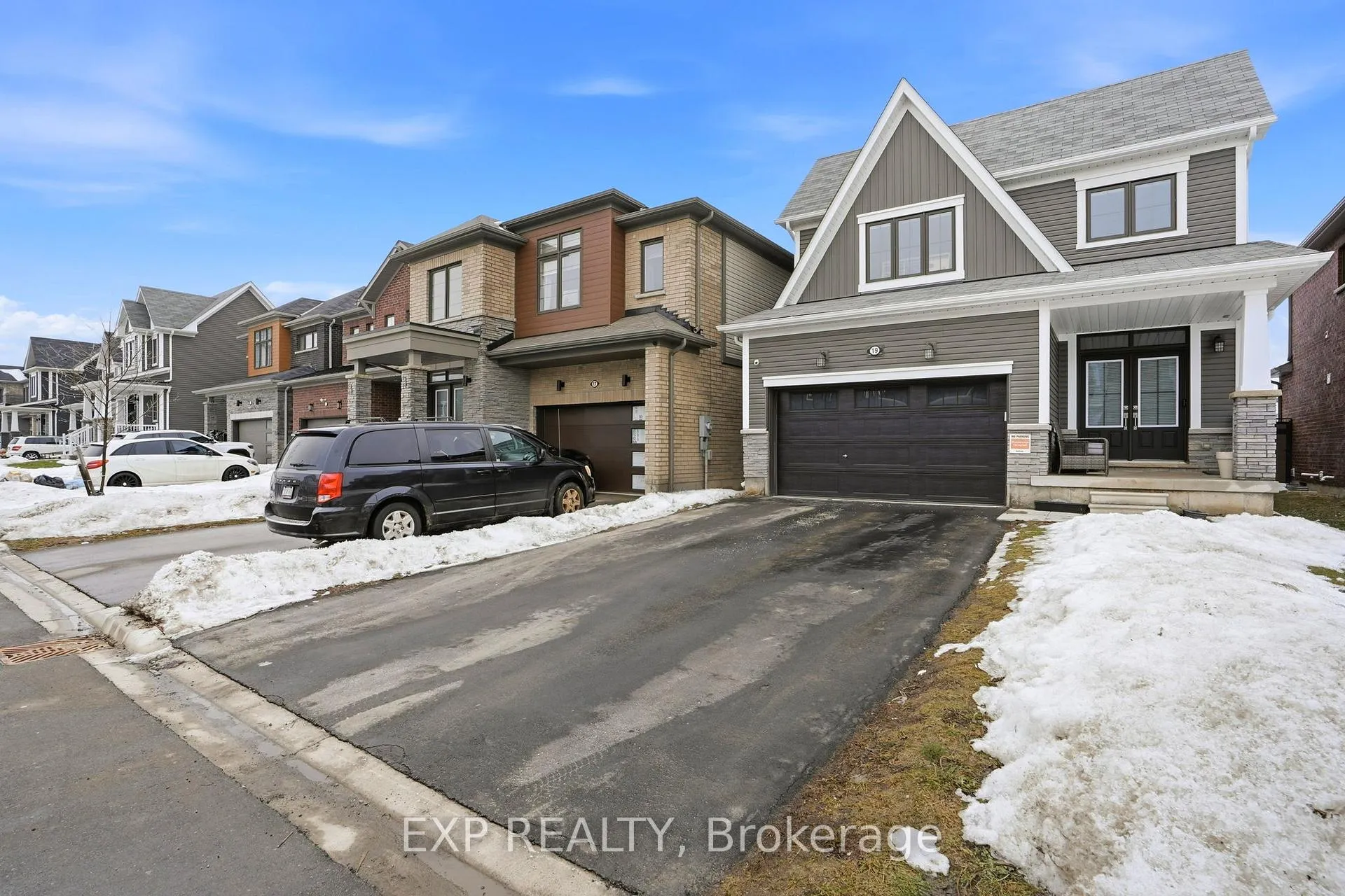 Photo 3 of 19 Hawick Crescent, Haldimand — HOMEH