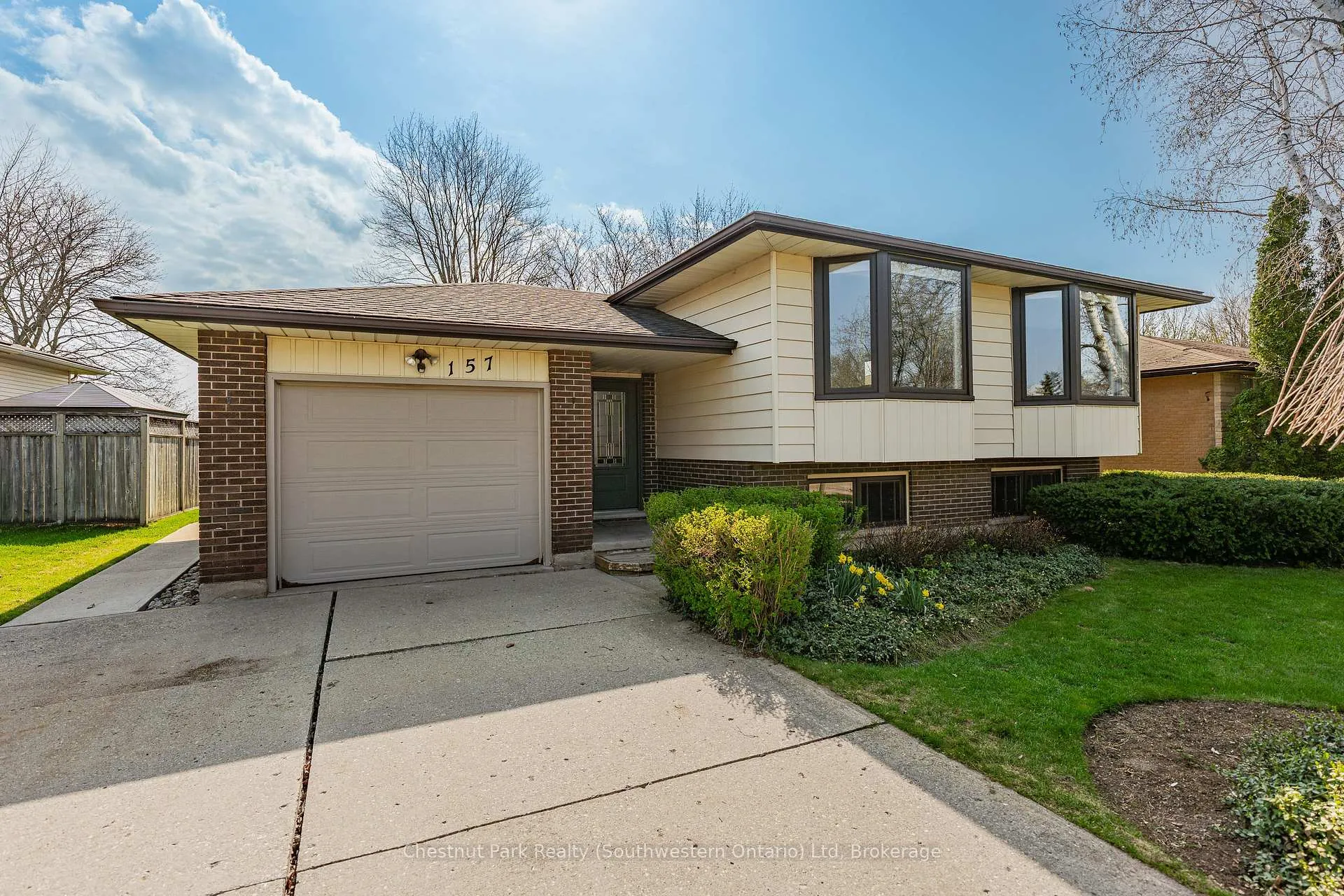Photo 3 of 157 Oriole Parkway W, Woolwich — HOMEH