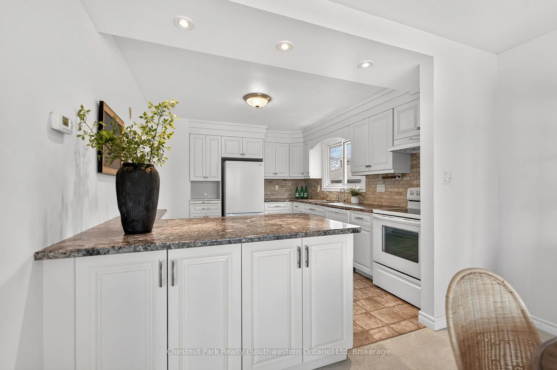 Photo 14 of 157 Oriole Parkway W, Woolwich — HOMEH