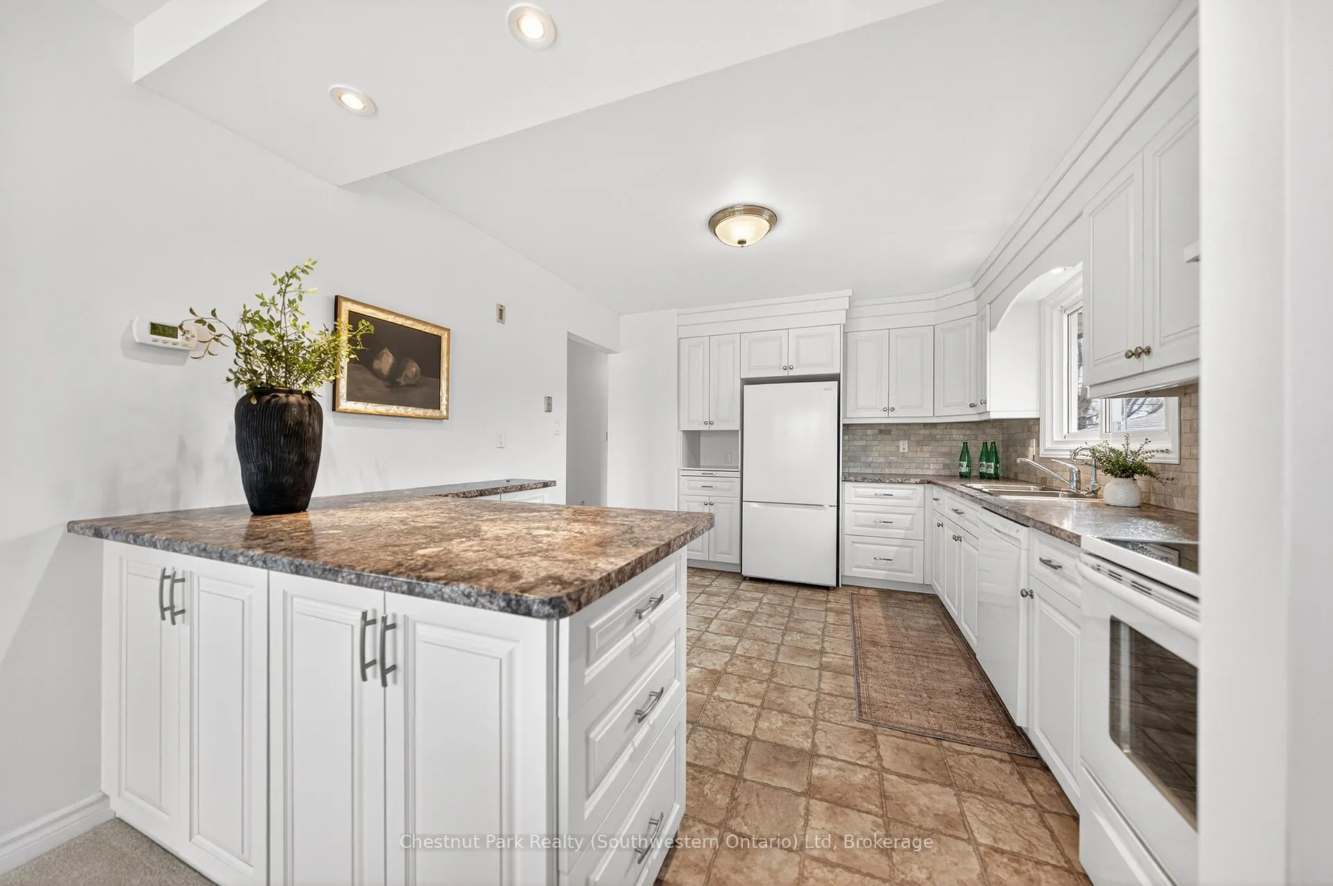 Photo 15 of 157 Oriole Parkway W, Woolwich — HOMEH
