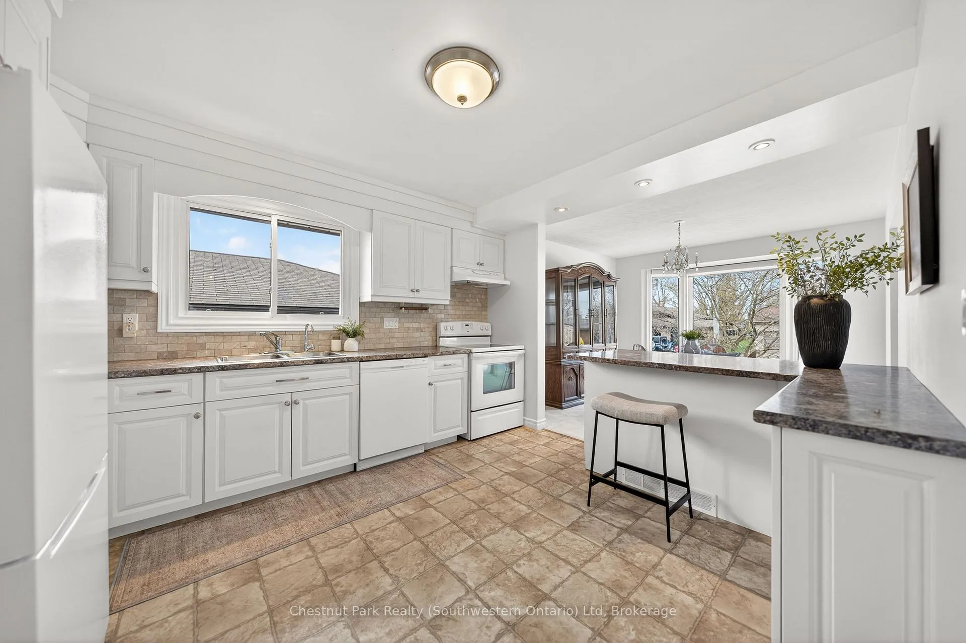 Photo 16 of 157 Oriole Parkway W, Woolwich — HOMEH