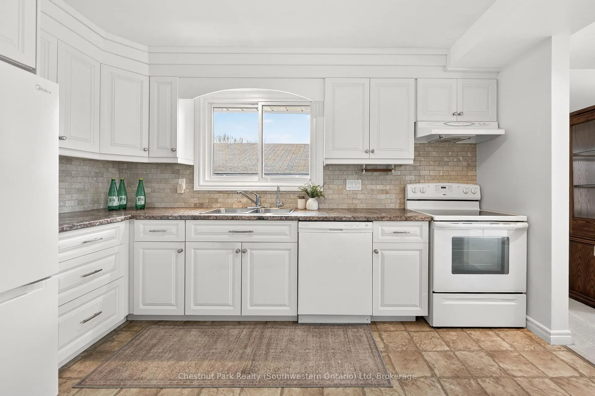 Photo 17 of 157 Oriole Parkway W, Woolwich — HOMEH
