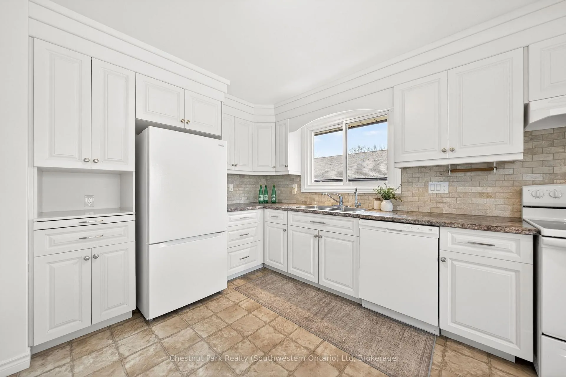 Photo 18 of 157 Oriole Parkway W, Woolwich — HOMEH