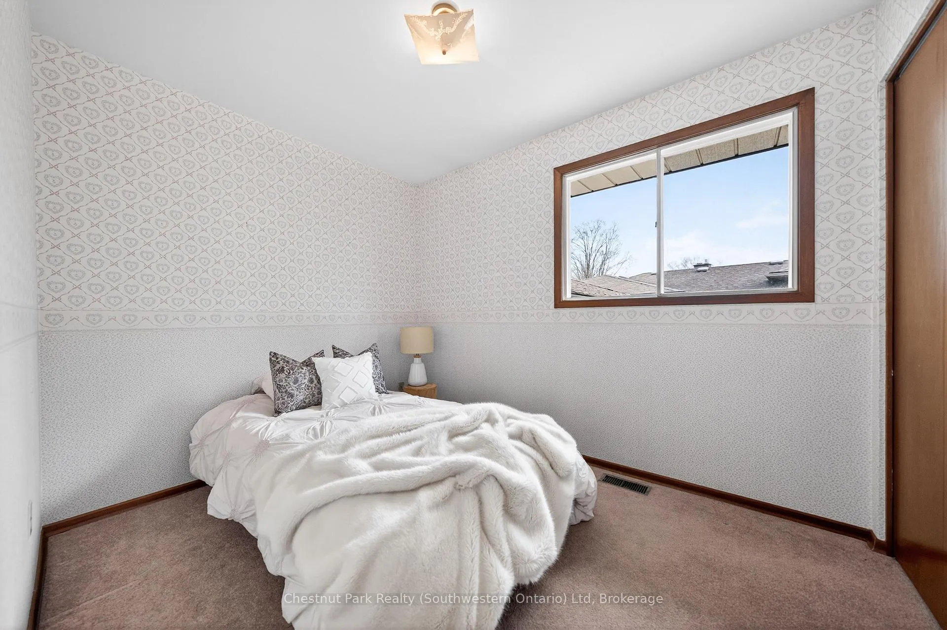 Photo 25 of 157 Oriole Parkway W, Woolwich — HOMEH
