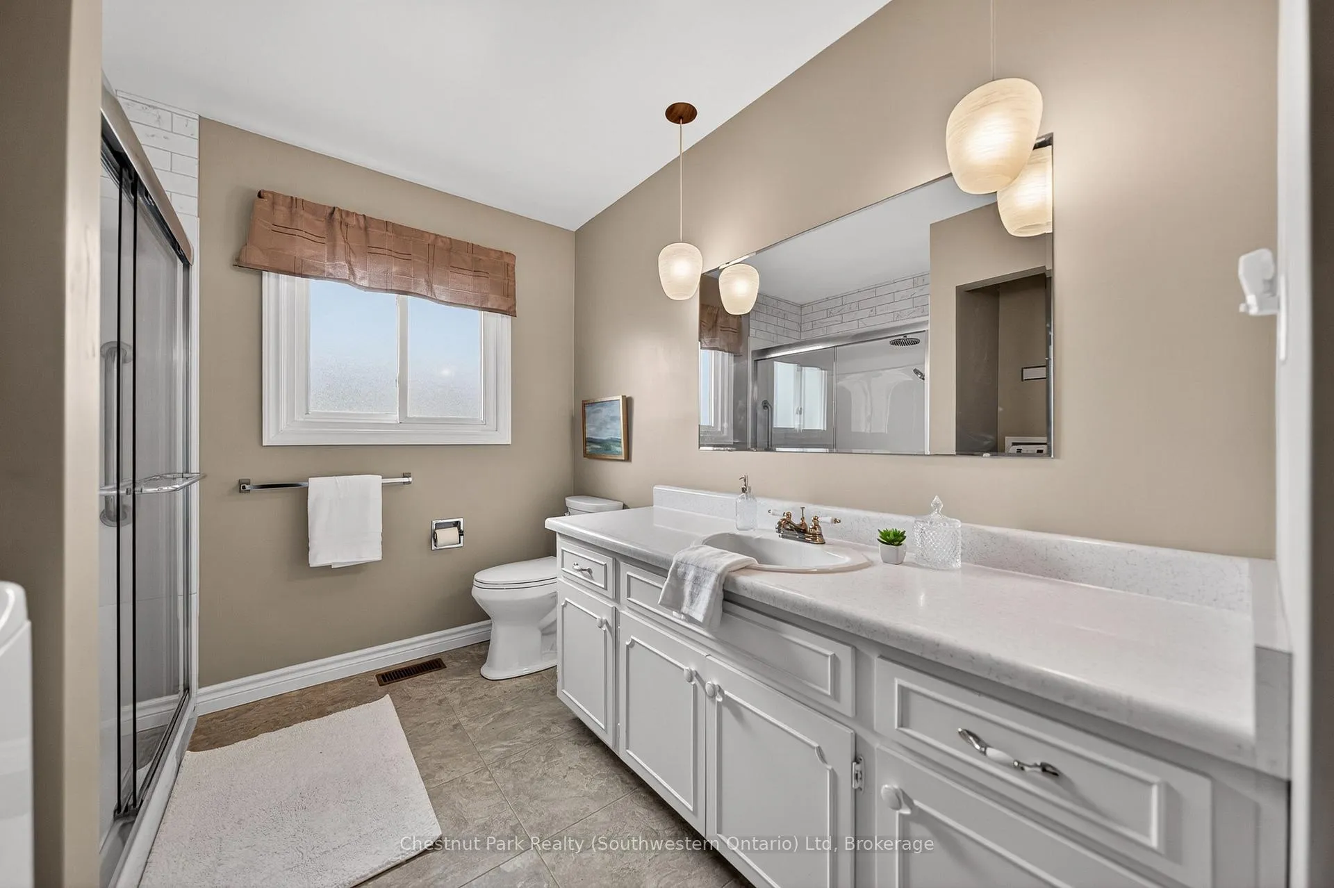 Photo 27 of 157 Oriole Parkway W, Woolwich — HOMEH