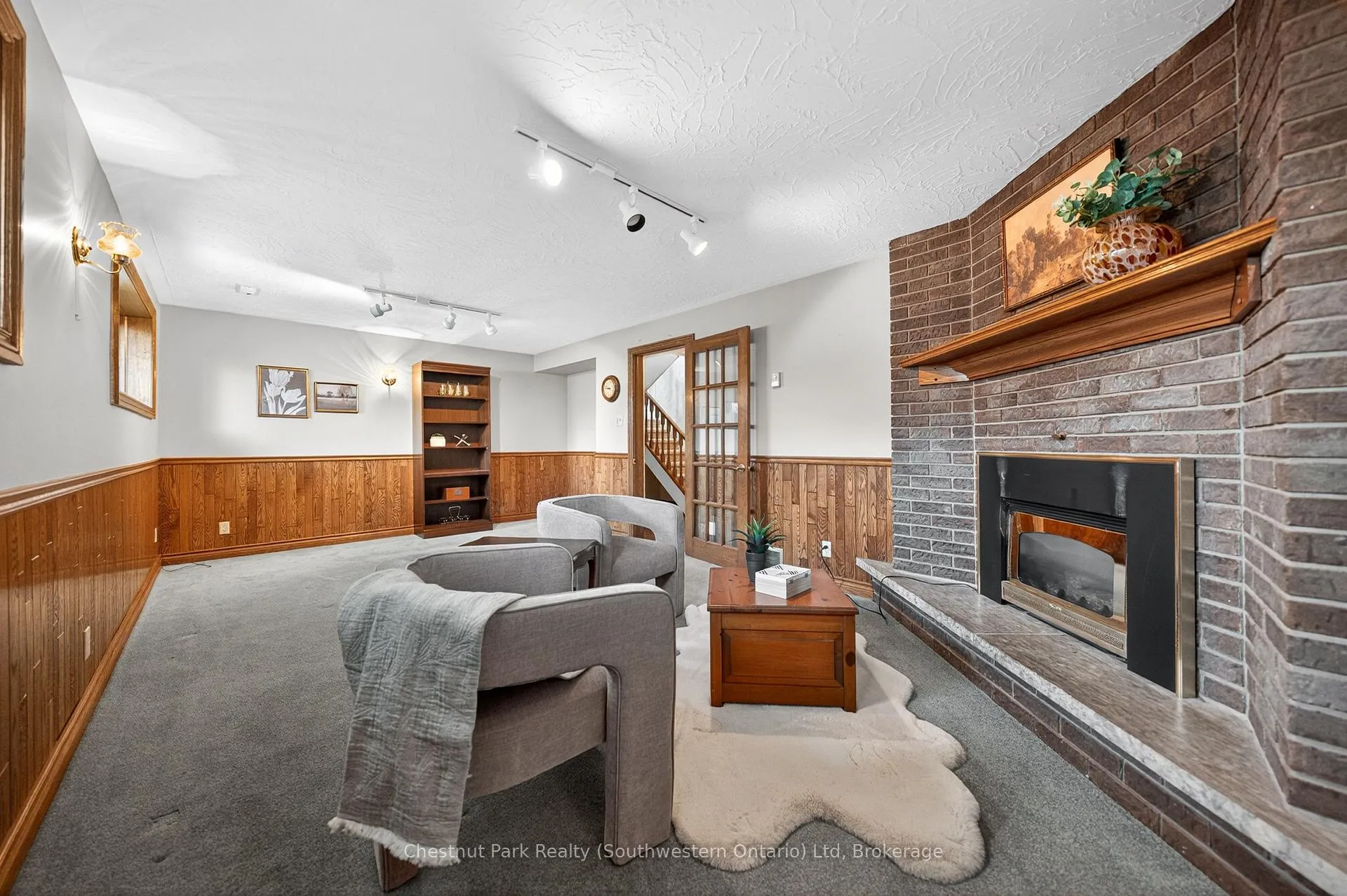 Photo 33 of 157 Oriole Parkway W, Woolwich — HOMEH