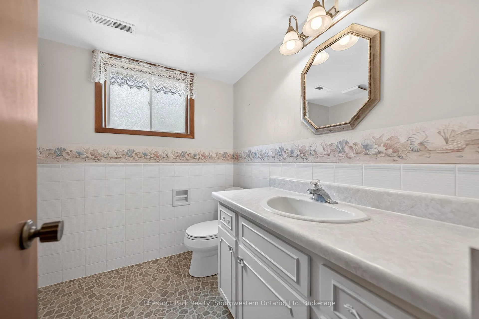 Photo 39 of 157 Oriole Parkway W, Woolwich — HOMEH