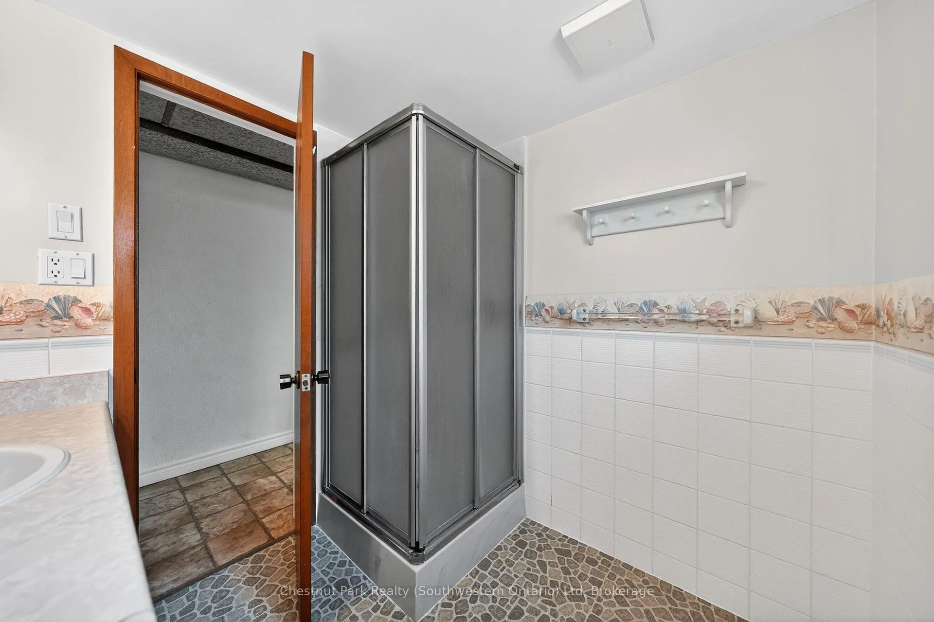 Photo 40 of 157 Oriole Parkway W, Woolwich — HOMEH