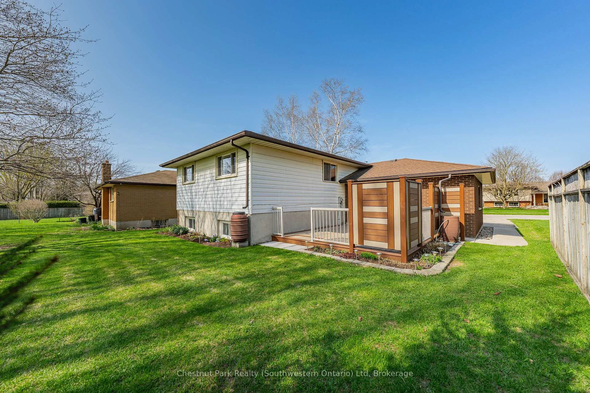 Photo 44 of 157 Oriole Parkway W, Woolwich — HOMEH